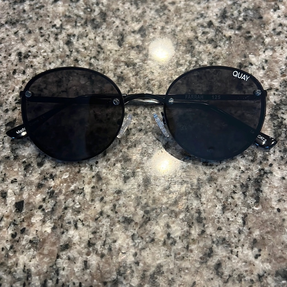 Quay Farrah Sunglasses